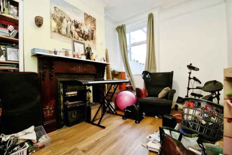 Four Bedroom Family Home with Garden