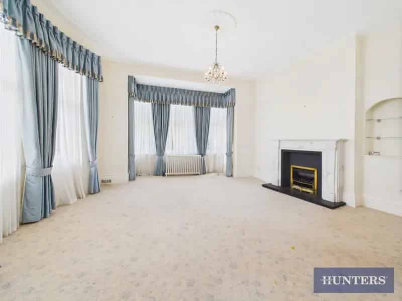3 Bedroom Flat For Sale Royal Crescent Court Filey