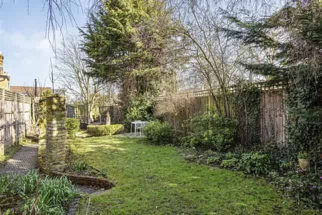 5 Bedroom Semi-Detached House for Sale in Kew