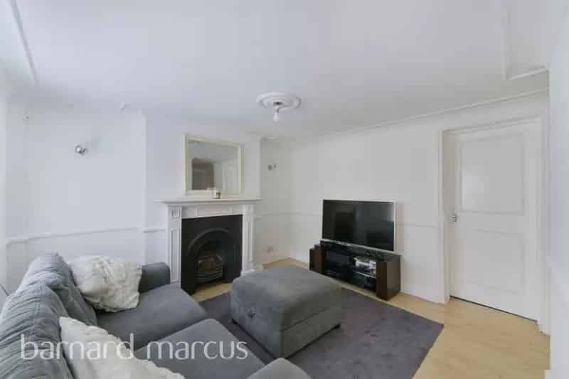 Spacious Apartment with Private Garden and Fireplaces