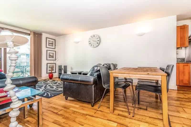 2 Bedroom Flat for Sale Manchester M4 EWS1 B1 Parking Balcony