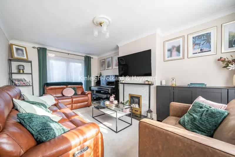 3 Bedroom Family Home with 108ft Garden