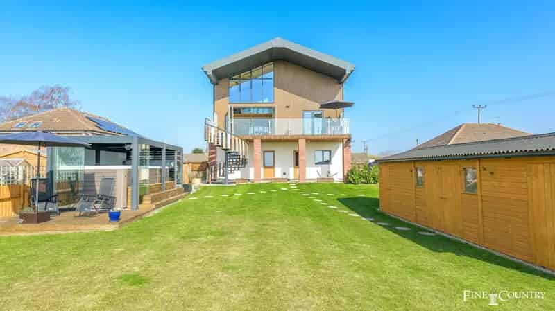 2 Bed Detached House with Far Reaching Views and Eco Features