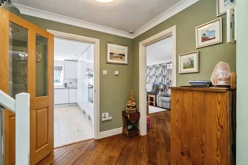 3 Bedroom Detached House Family Home Luxury Garden Parking