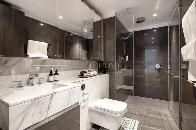 Flat to rent in Carnation Way, London SW8