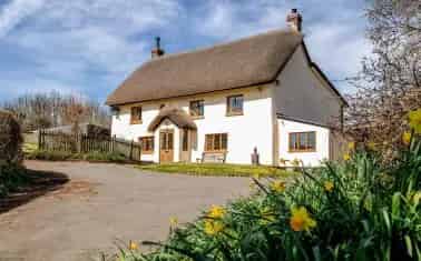 Thatched Farmhouse with 38.29 Acres Near Exeter