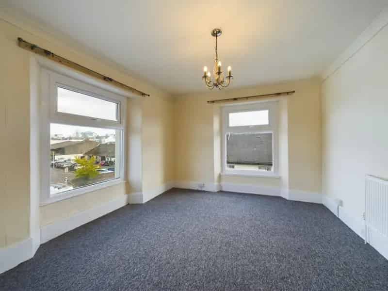 3 Bedroom Flat To Rent Available 15082025