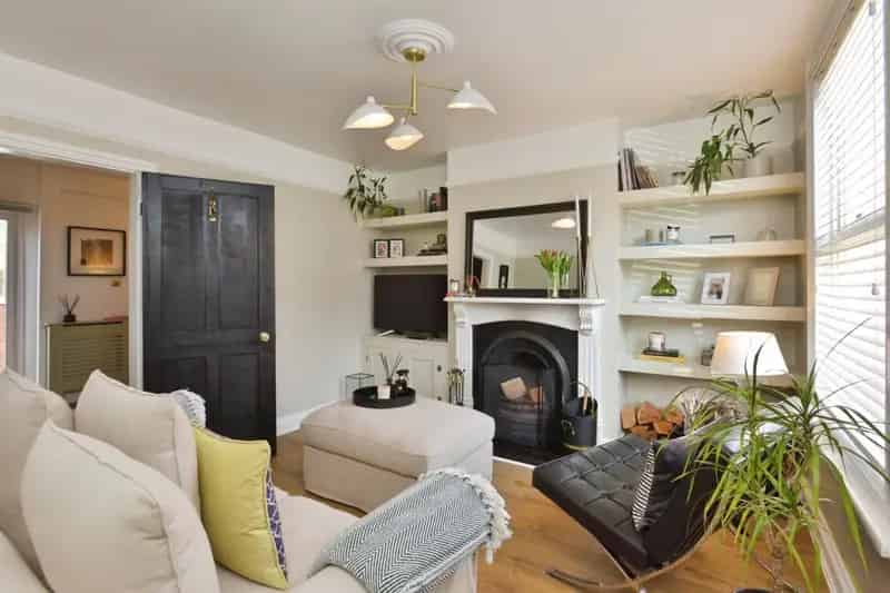 Stony Stratford Two Bedroom Mid Terrace Home with Private Driveway