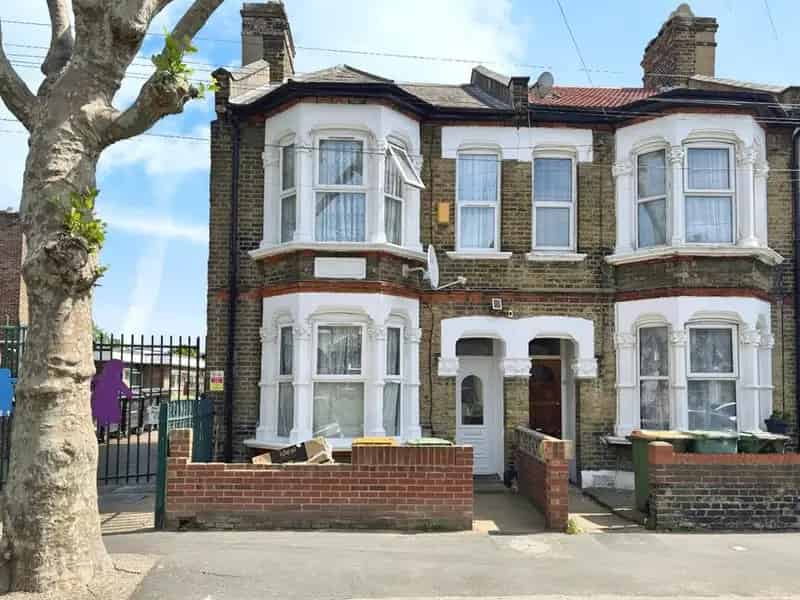 3 bedroom End Terrace House for sale, London, E6