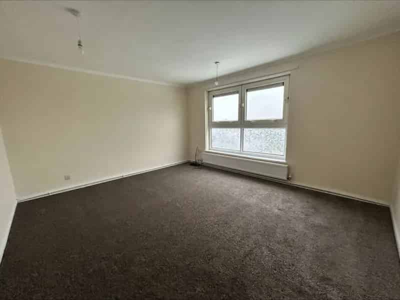 3 Bedroom Top Floor Apartment For Sale Cash Buyers Only