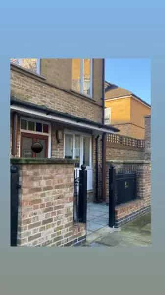 2 Bedroom Semi Detached House Private Parking