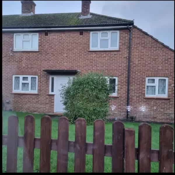 Large 2 Bed House Near Amenities