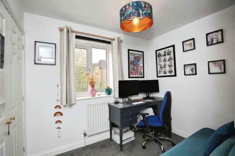 2 Bed House with Gym Outbuilding and Parking