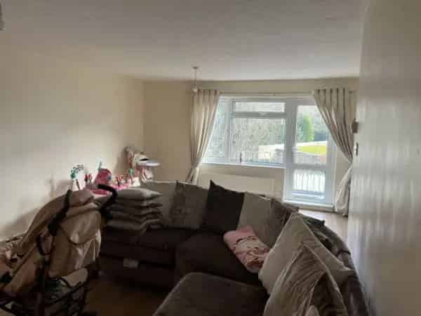 Large 2 Bedroom Flat with Garage and Communal Garden