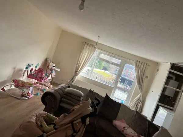 Flat For Rent in Maidstone, England