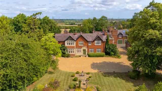 Edwardian Country Residence with Pool, Tennis Court and Annexe