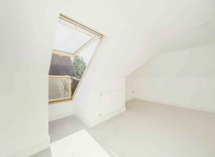 Flat For Sale in North Common Road, London, England