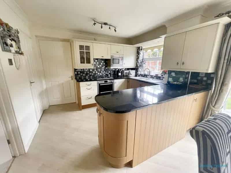 4 Bed Property for Sale