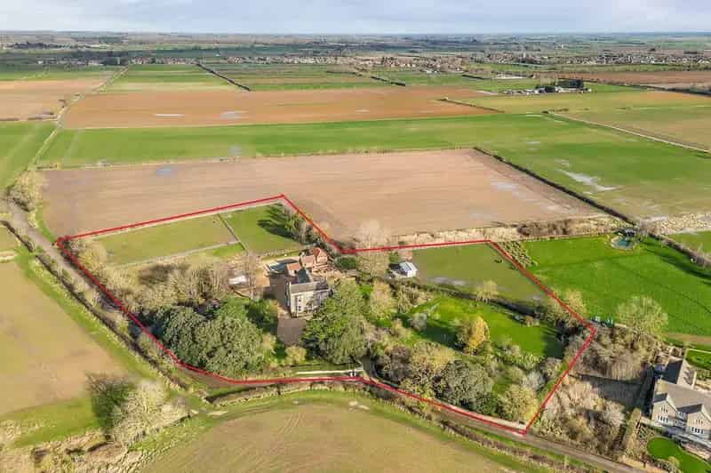 9 Bed Manor House 5 Acres Grade II Listed