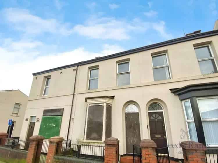 2 Bedroom Mid Terrace House For Sale Requiring Renovation