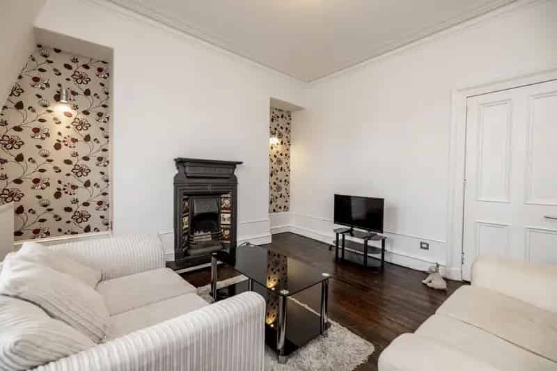 Spacious One Bedroom Flat in Aberdeen - Gas Central Heating and Double Glazing