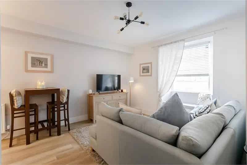 1 Bed Flat Corstorphine - Modern & Immaculate