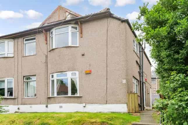 2 Bedroom Flat for Sale in Kingspark Glasgow
