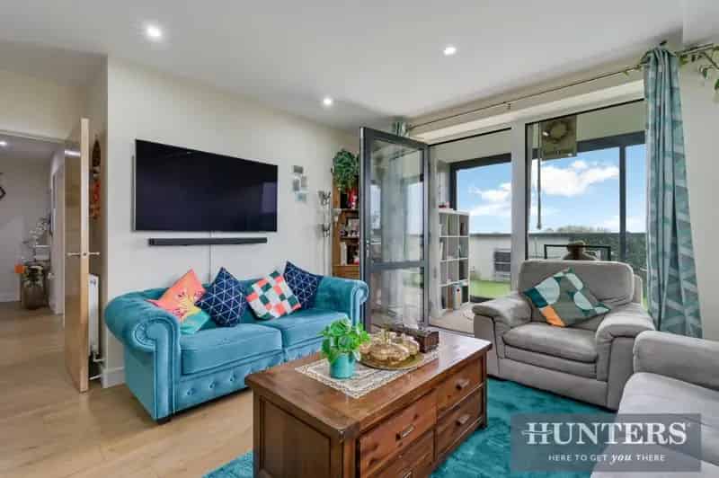 2 Bedroom Flat for Sale Brentford