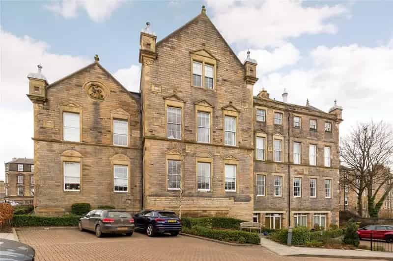 3 Bedroom Apartment to Rent in Edinburgh's Georgian New Town
