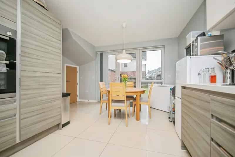 Modern 4-Bedroom Family Home with Roof Terrace and Parking