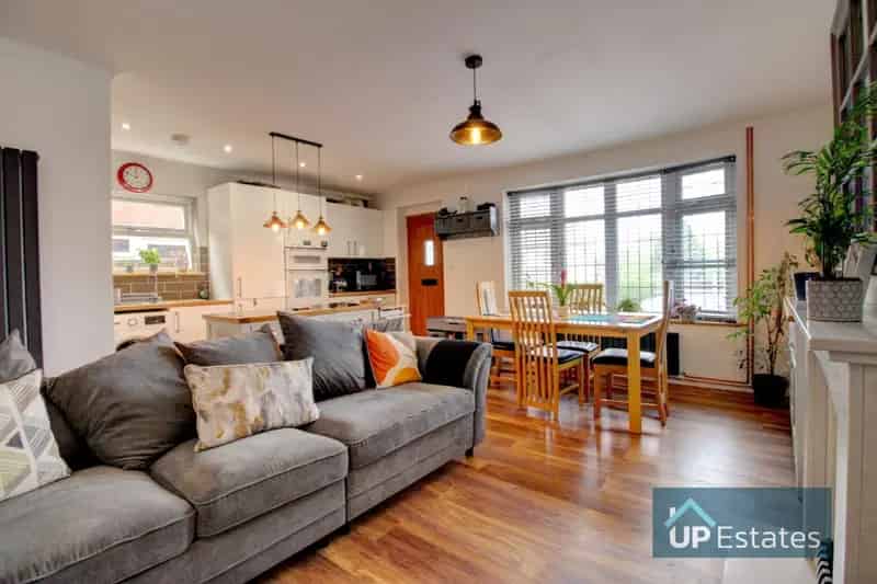 4 Bedroom Semi Detached House to Rent
