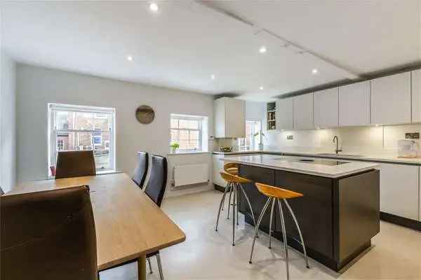 Historic 5-Bedroom Home Winchester - Unique Charm and Modern Luxury