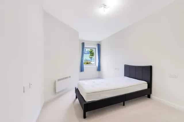 1 Bedroom Flat for Sale Near Station
