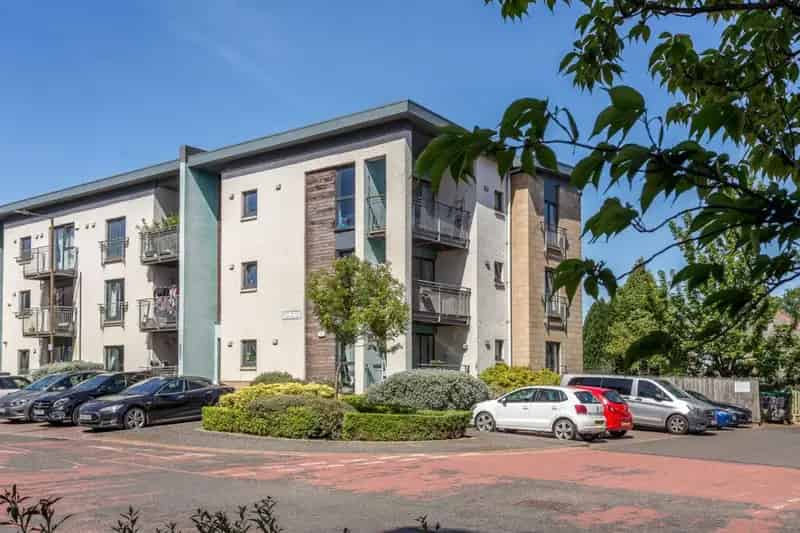 3 Bedroom Flat for Sale Modern Development Residents Parking