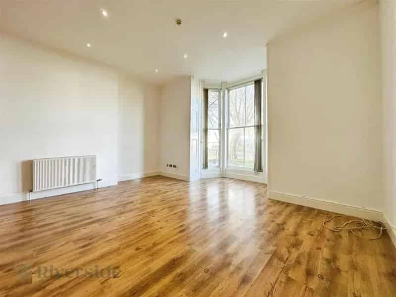 1 Bed Flat for Sale Hull City Centre - No Onward Chain