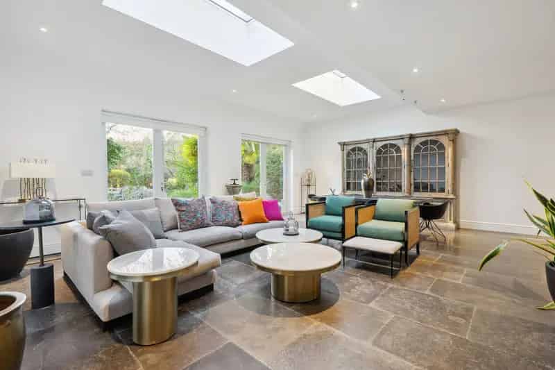 6 Bedroom Detached House Richmond