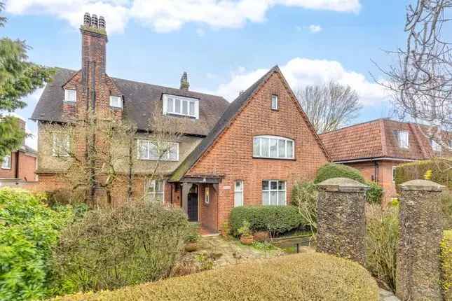 Edwardian Detached House for Sale in London NW2