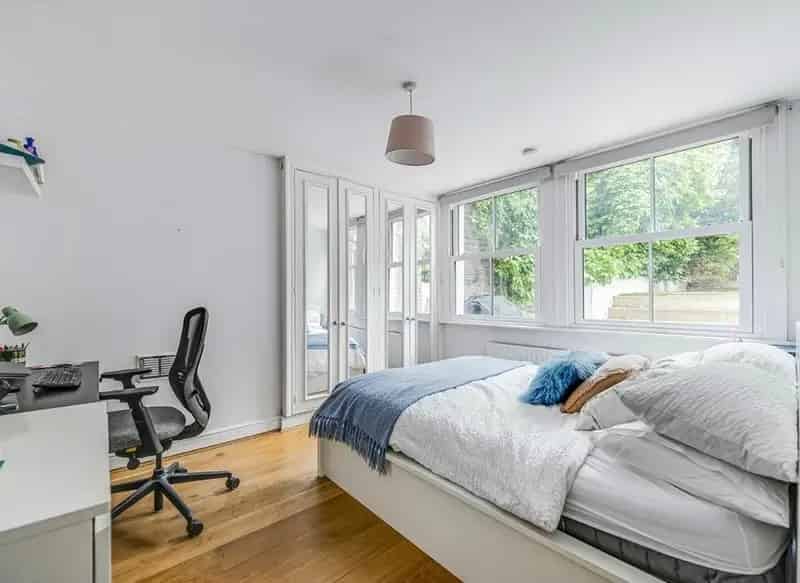 Immaculate 3-Bedroom Victorian Maisonette Near Clapham Junction