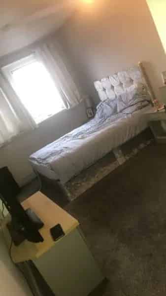 1 Bed Flat Massive Front Room and Bedroom Big Storage Cupboard