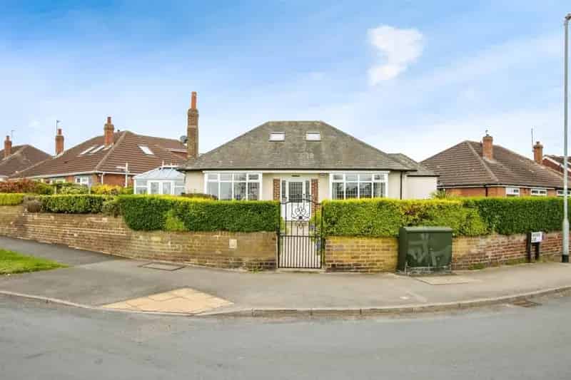 2-Bed Detached Bungalow with En-Suite and Conservatory