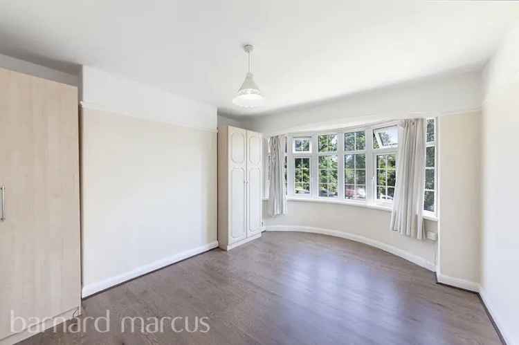 Four Double Bedroom House in Whetstone Near Good Schools