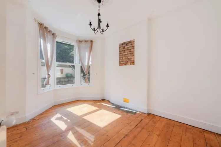 2 Bedroom Flat Front and Rear Garden Video Tour Available