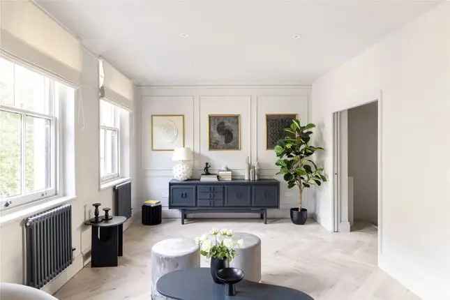 Flat for sale in Kensington Gardens Square, London W2