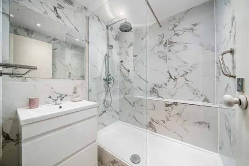 2 Bedroom Flat For Sale SW10 - Modernisation Opportunity