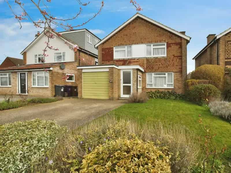 Four Bedroom Detached House Hitchin Freehold