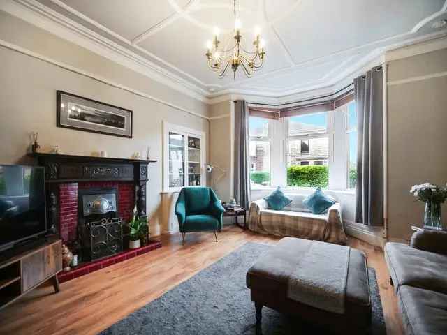 2 Bedroom Flat for Sale - Charming Period Features