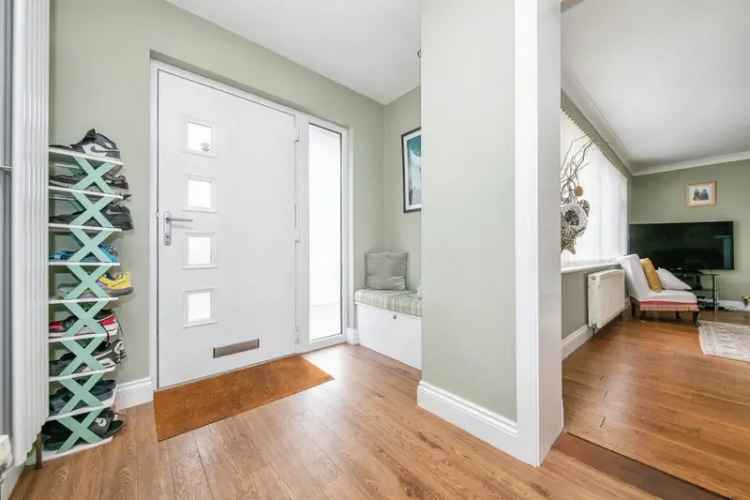 Contemporary 3-Bed House with Garden and Shed