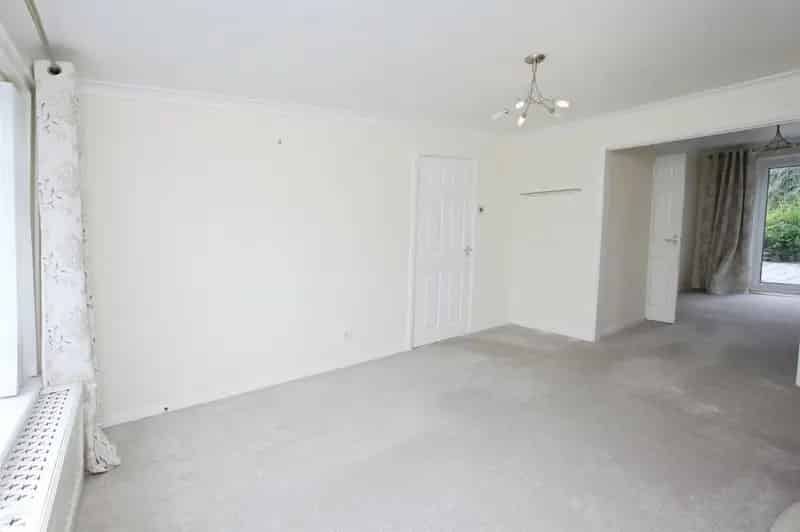 3 Bedroom Semi Detached House with Loft Room No Onward Chain