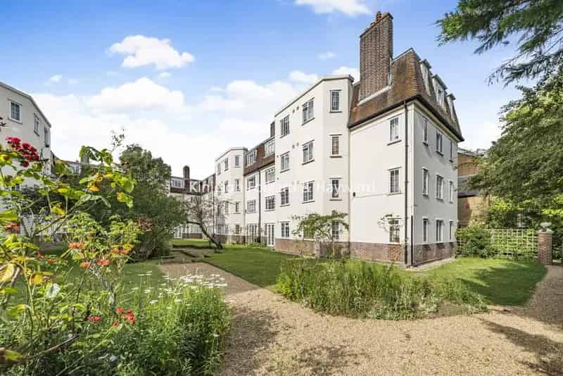 Recently Renovated One Double Bedroom Apartment