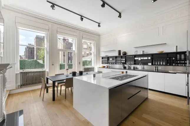 Flat for sale in Pont Street, London SW1X